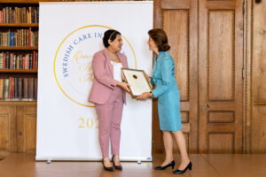 QSNA winner Juana accepts award from Sweden's Queen Silvia